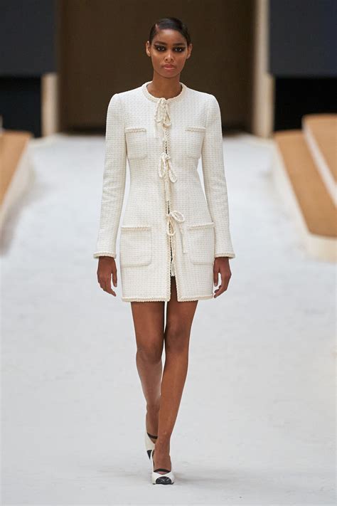 chanel spring 2022 collection.